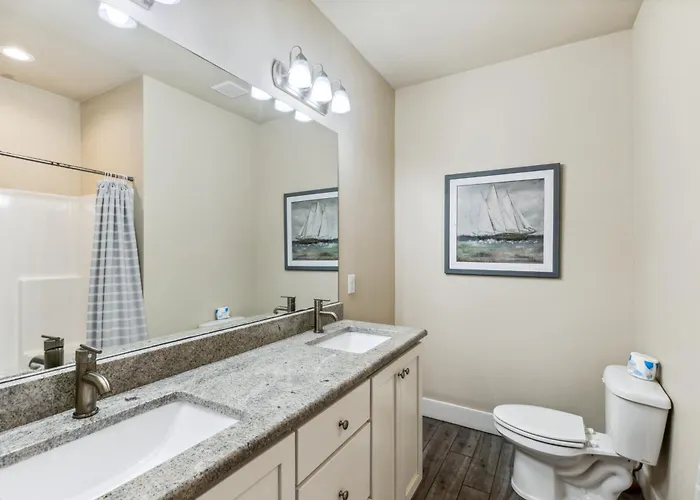 Apartment Bottlenose House