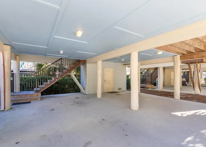 Apartment Bottlenose House